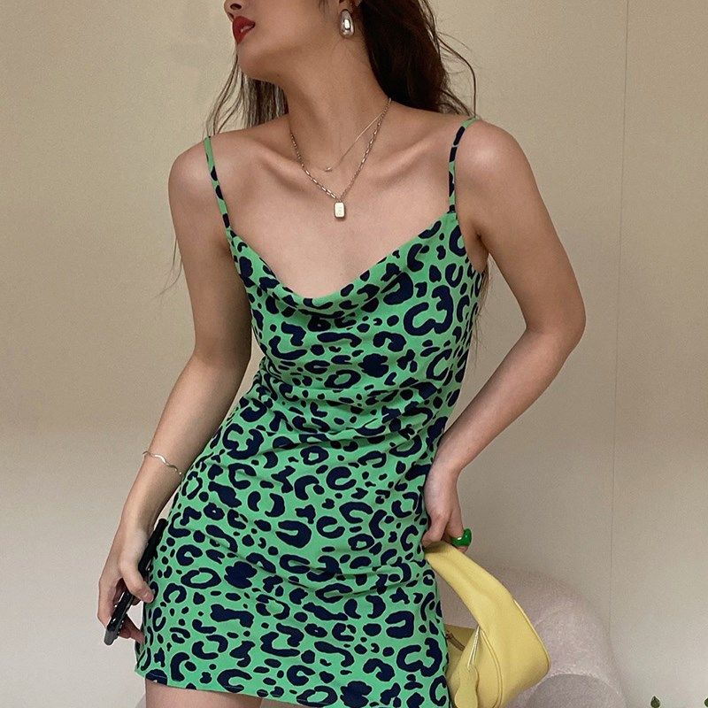 绿色豹纹碎花桔梗吊带裙子小个子女夏天海边法式初恋挂脖连衣裙
