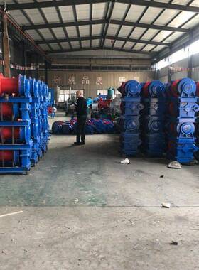 刚果金大型移动颚式破碎机花岗岩鹅卵石粗碎设备制砂淘金湿碾机