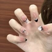 夏日纯欲风黑色蕾丝波点蝴蝶结穿戴甲10片装 气质显白美甲贴片 法式