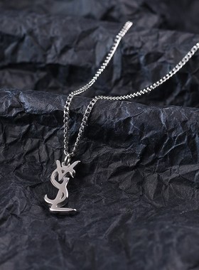 复古装饰字母项链轻奢小众高级感2024新款爆款女生简约锁骨链配饰