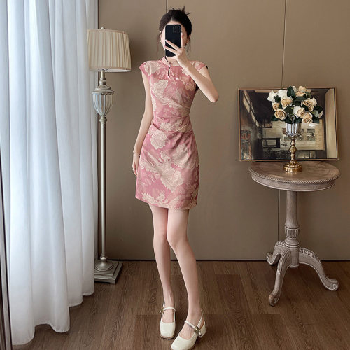 粉色新中式减龄改良旗袍短裙夏季新款小个子高级感国风气质连衣裙