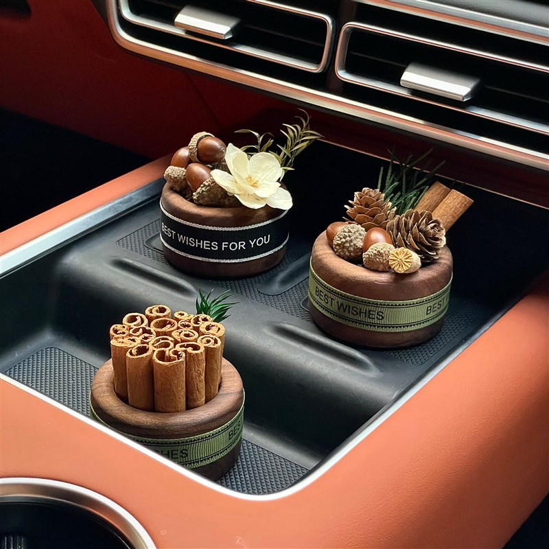 2025新款车载香薰高级扩香木挥发器车内精油汽车中控台香水散发器