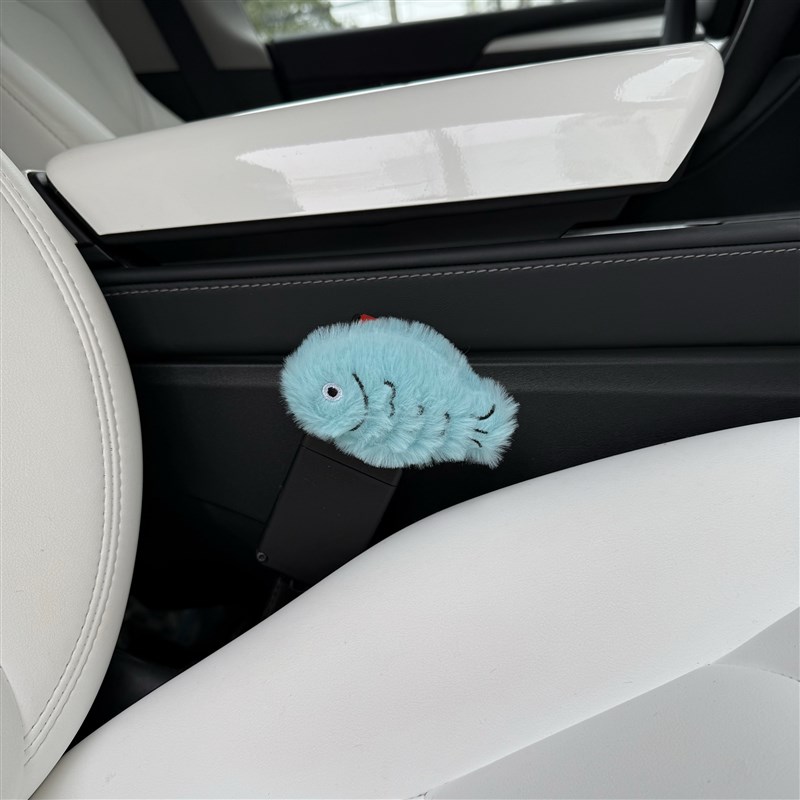 通用可爱企鹅小鱼汽车安全插带限位器可爱卡扣延长固定器装饰插片