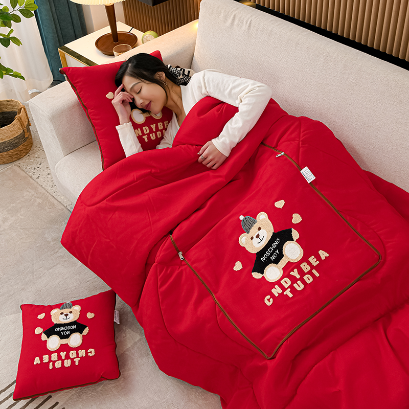 四季通用柔软磨毛抱枕被子两用四季通用车载靠枕沙发靠垫被红