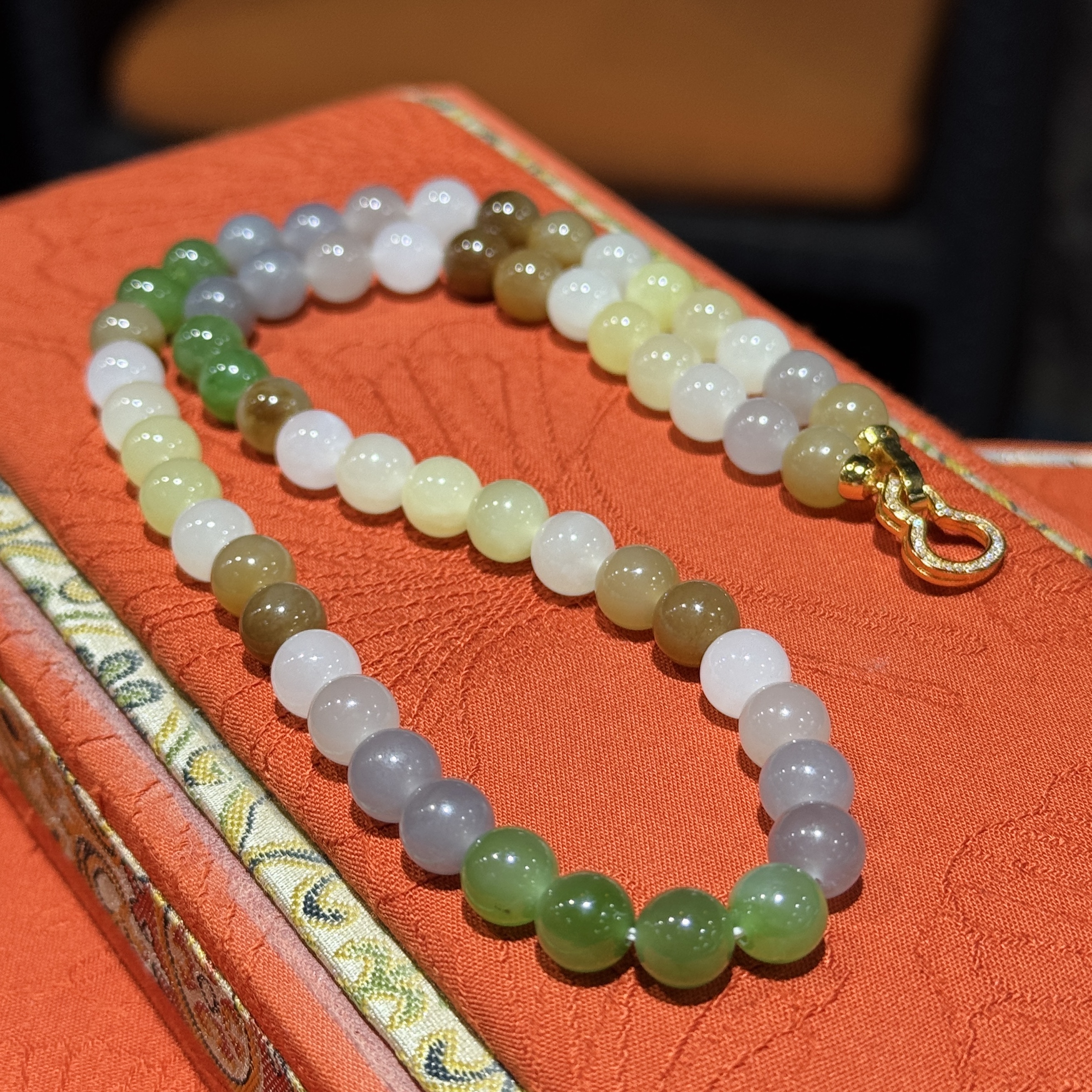【Q .Jewelry】和田玉彩虹项链 略有不同