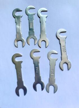 汽车空调保险盒FBC2上用保险片全长7.4cm、中对中5.5cm