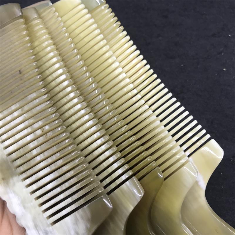 天然20-21厘米半精品加厚黄牛角凤尾梳防静电按摩梳颜色随机