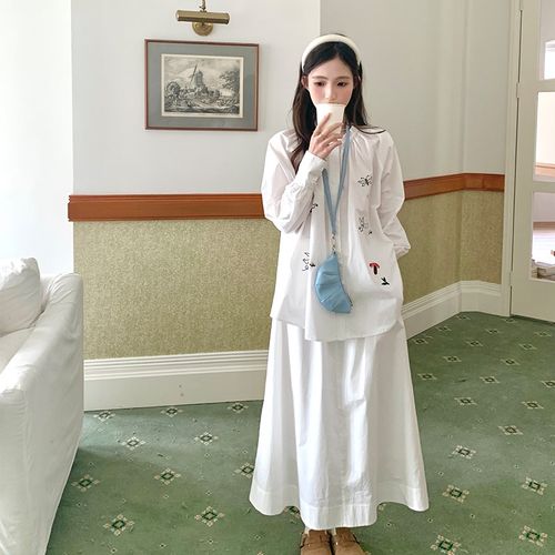 舒舒的记事本白色刺绣镂空衬衫半裙套装