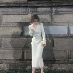 设计感小众纯白针织连衣裙女2022年秋冬新款修身显瘦打底内搭长裙