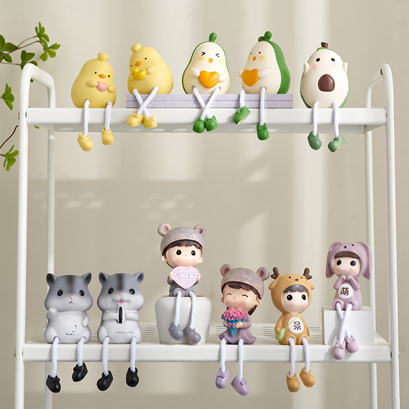 可爱情侣吊脚娃娃小摆件家居卧室装饰品客厅展柜洞洞板墙上置物架