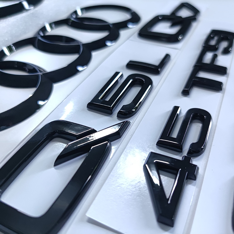 奥迪Q5L黑色车标Q7改装45四驱标55TFSI排量2.0T3.0后尾四环字车标