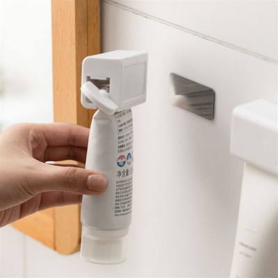 壁挂挤牙膏器磁吸挤牙膏神器洗面奶卫生间悬挂牙膏挤压器置物架