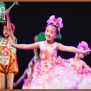 花儿你好舞蹈演出服小荷风采男女六一儿童公主裙蓬蓬纱裙道具水壶