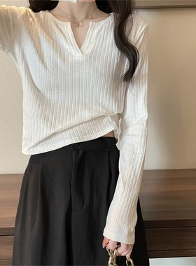 白色打底衫女内搭春秋长袖t恤女2021年新款修身v领chi短款上衣女