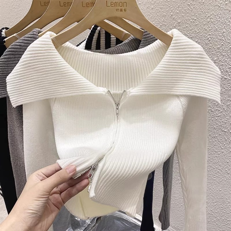 2023秋冬一字肩毛衣外套女针织打底衫设计感小众短款拉炼开衫上衣