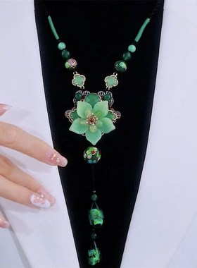 绿色项链莲花造型毛衣链2024年新款潮复古民族风高级感挂件配饰长