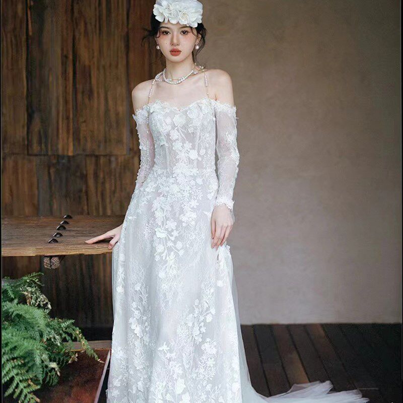 一字肩森系法式轻婚纱蕾丝高级质感新娘2024新款礼服齐地出门纱