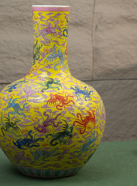 清代 黄地粉彩凤纹天q球瓶文玩古董收藏客厅办公室瓷器艺术品摆件