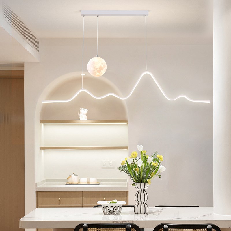 吊灯奶油风创意饭厅餐桌吧台灯具现代极简22新款月球长条灯