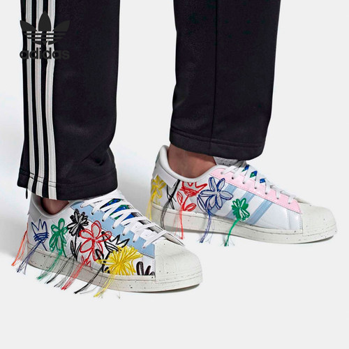 Adidas/阿迪达斯正品三叶草新款男子花朵刺绣贝壳头休闲鞋FZ4724