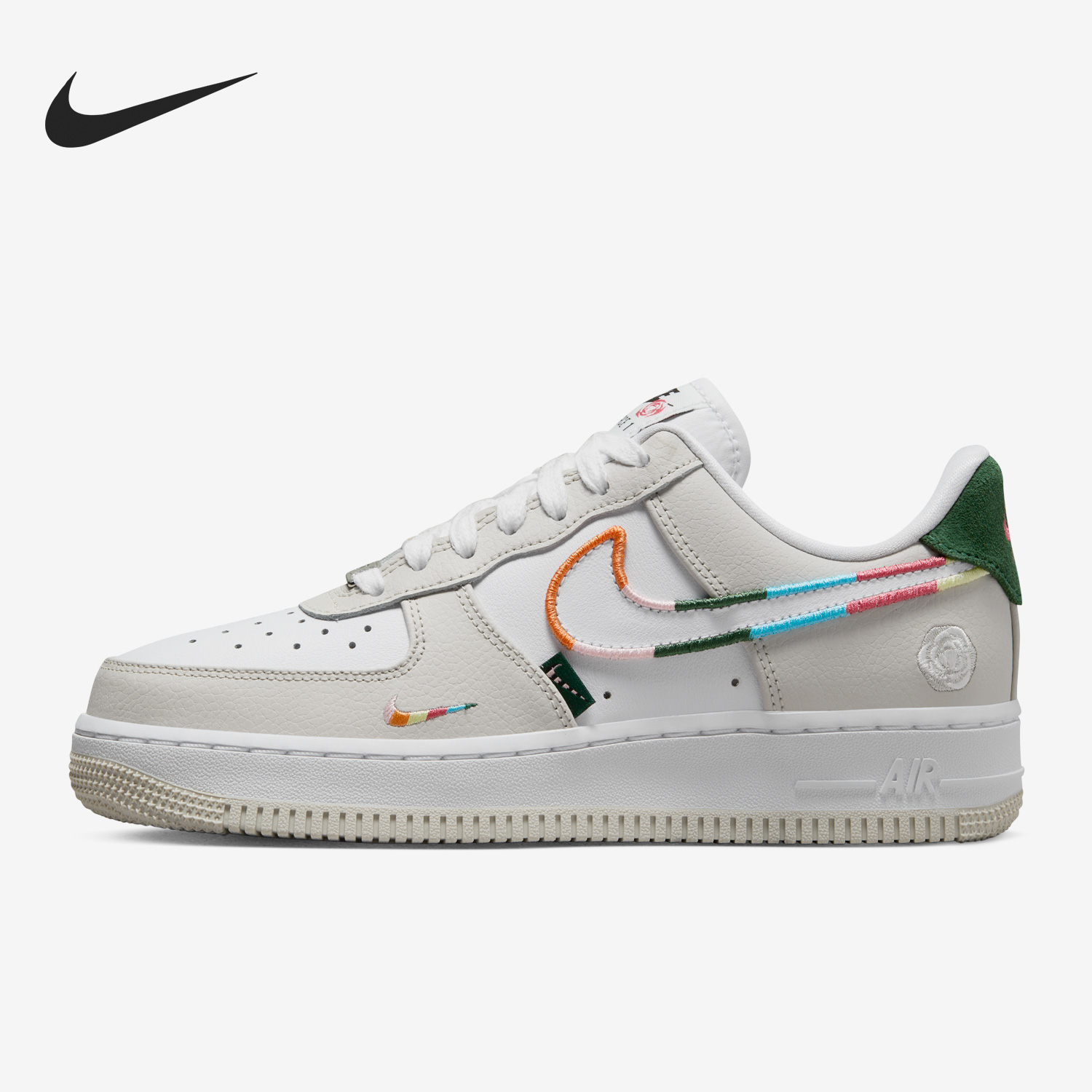 Nike/耐克正品AIR FORCE 1 '07 SE女子运动休闲鞋FN8924-111