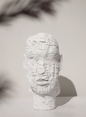 现代简约白色人头裂纹效果画室卧室工作室橱窗展品艺术摆件样板房