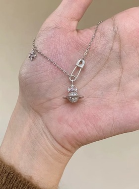 银色土星别针项链女气质高级感秋冬锁骨链个性小众设计百搭配饰