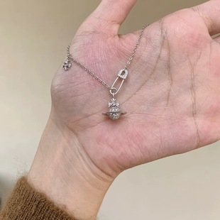 银色土星别针项链女气质高级感秋冬锁骨链个性小众设计百搭配饰