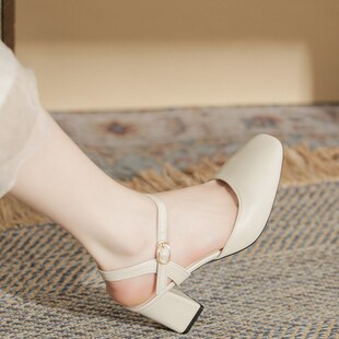 包头凉鞋女夏季大码41一43方头一字扣带粗I跟软皮高跟鞋小码31323