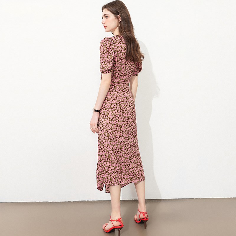 2025夏季新款V领碎花褶皱遮肚子过膝开叉茶歇法式高端雪纺连衣裙