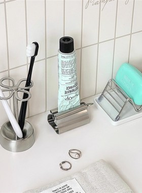 简约不锈钢牙刷置物架挤牙膏神器日式家居浴室牙刷架洗手台收纳架