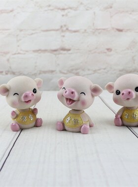 创意可爱摇头小猪网红车饰烘培蛋糕装饰家居办公室小摆件公仔汽车