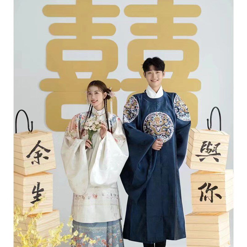 新款婚纱照摄影道具结婚新明制汉服古风新娘高端食盒扇子灯笼
