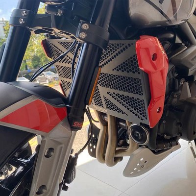 适用凯旋Trident660改装水箱保护网三叉戟660散热器防护罩2021-23