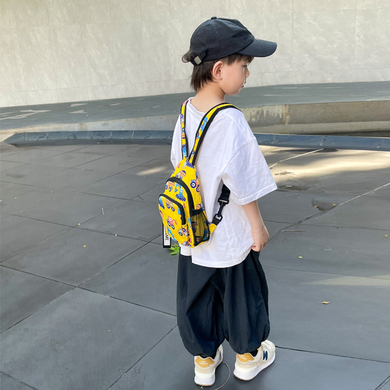 小学生旅游小背包卡通怪手男童胸包春游秋游暑假外出休闲迷你背包