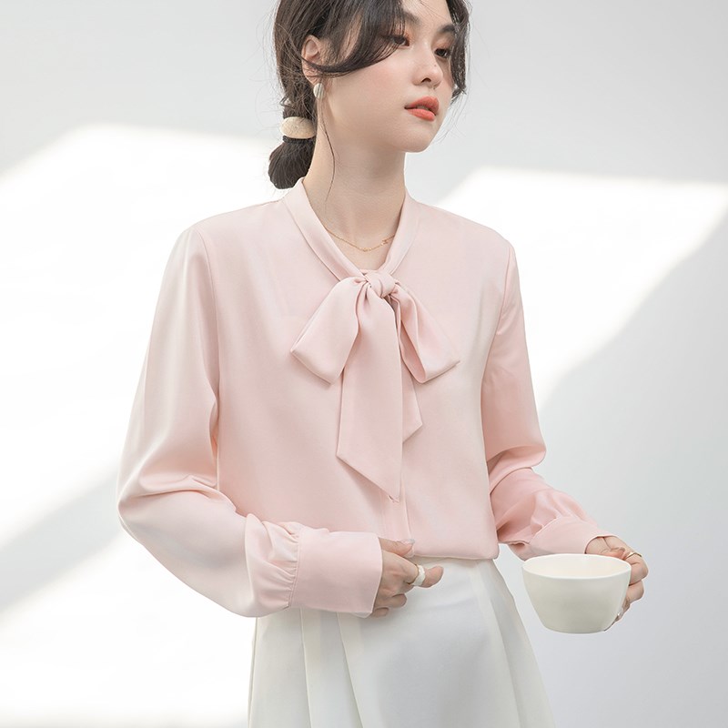 2024春装新款樱花粉法式缎面衬衫女长袖设计感蝴蝶结飘带气质衬衣