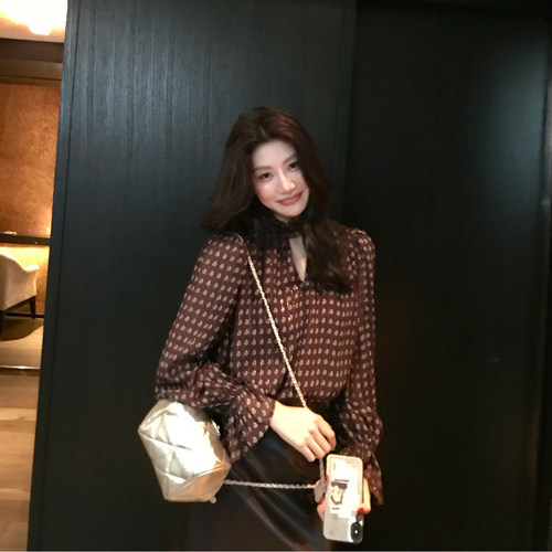 Alone Savor龙喜儿 复古定制印花设计小衫V领喇叭袖蕾丝上衣T593