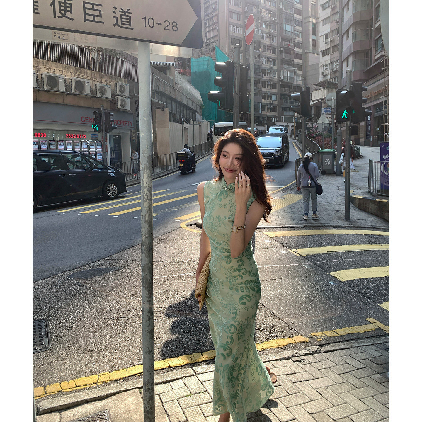 AloneSavor龙喜儿 新中式立领无袖盘口提花旗袍修身鱼尾裙女D518