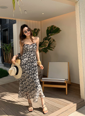 龍喜儿 黑白色碎花吊带连衣裙女轻奢高级感蕾丝拼接长裙夏季J179