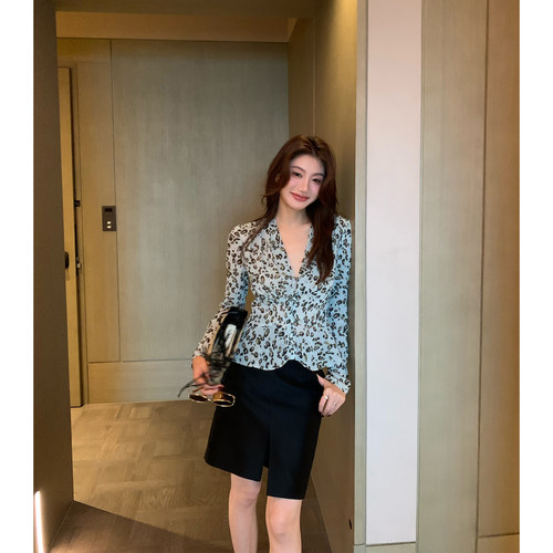 AloneSavor龙喜儿 衬衣豹纹印花洒金法式V领收腰抽褶小衫女A057