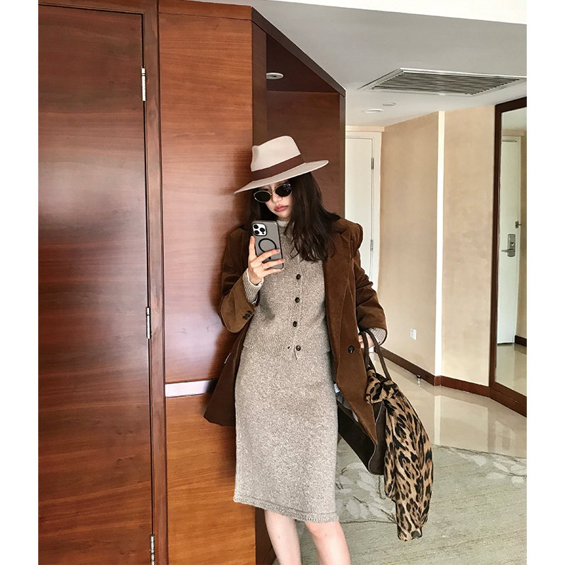 Alone Savor龙喜儿 秋冬温柔风羊毛针织开衫+针织半裙女套装J595