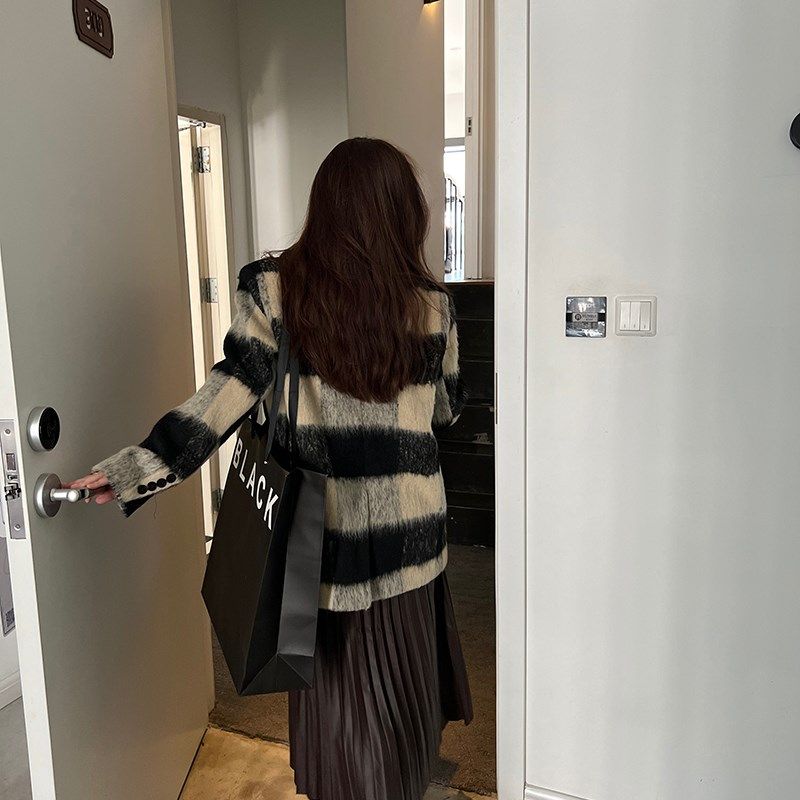 蒋哇塞 2022秋冬新款保暖百搭黑白格纹中长款小众毛呢西装外套女