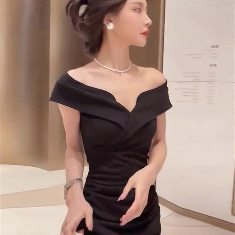 一字肩黑色连衣裙气质2024新款女装夏季港风高级感包臀显瘦长裙子