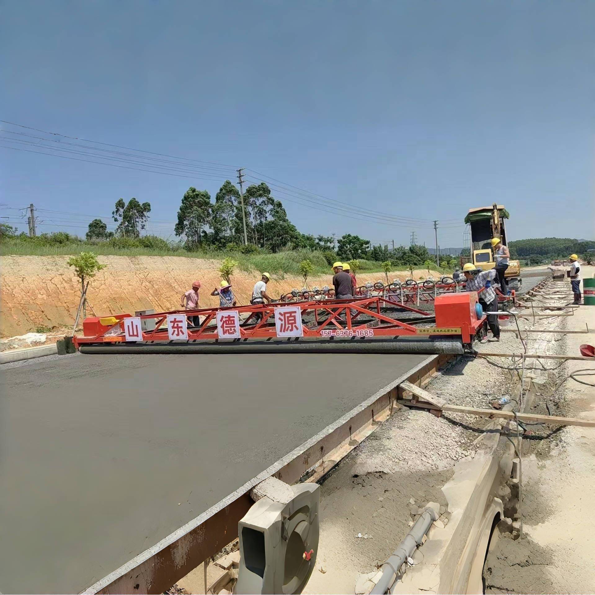 大型混凝土三辊轴摊铺机桥梁隧道路面振动梁蛟龙螺旋排震一体机