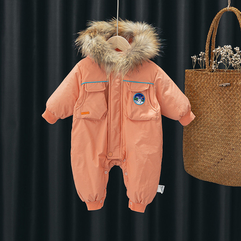婴儿羽绒连体衣冬季新款男宝宝加厚保暖连帽羽绒服外出冬装抱衣女