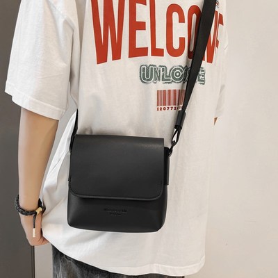 韩版极简风通勤小包皮质男斜挎包休闲邮差包O宽肩带单肩包翻盖方