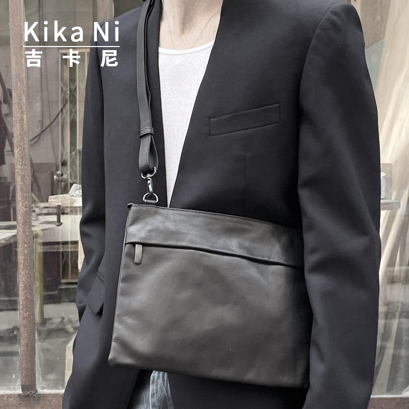 吉卡尼 休闲高级斜挎包黑色简约随身潮牌包质R感百搭单肩小背包男