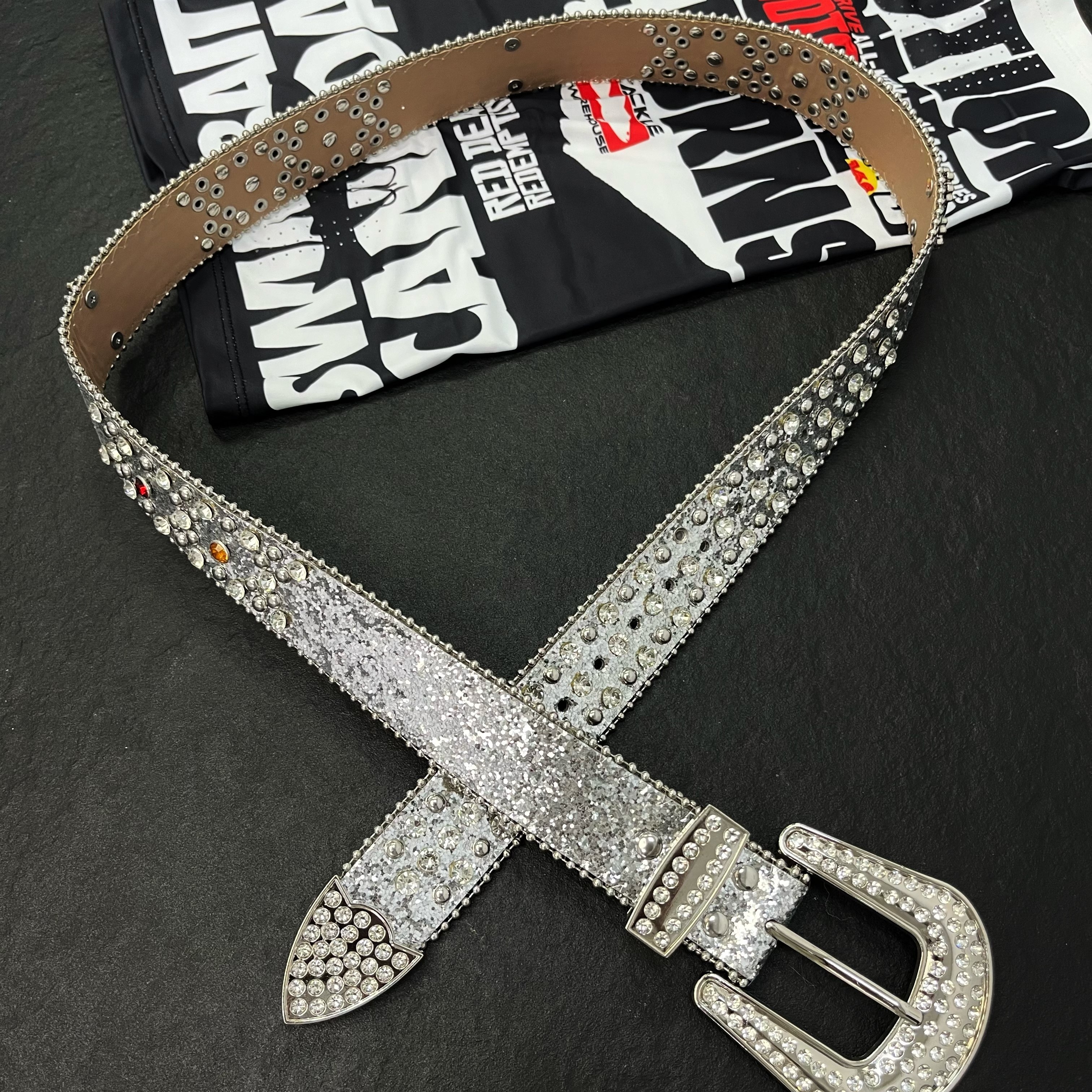 朋克风重工铆钉镶嵌腰带女时尚百搭针扣水钻装饰嘻哈皮带街头潮流