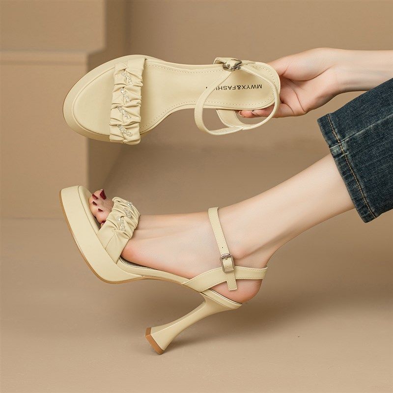 凉鞋女2024新款夏季小众设计高跟鞋褶皱防水台一字扣带露趾时装鞋,女鞋,一字带凉鞋,淘宝优惠券,粉丝福利购,淘宝优惠卷