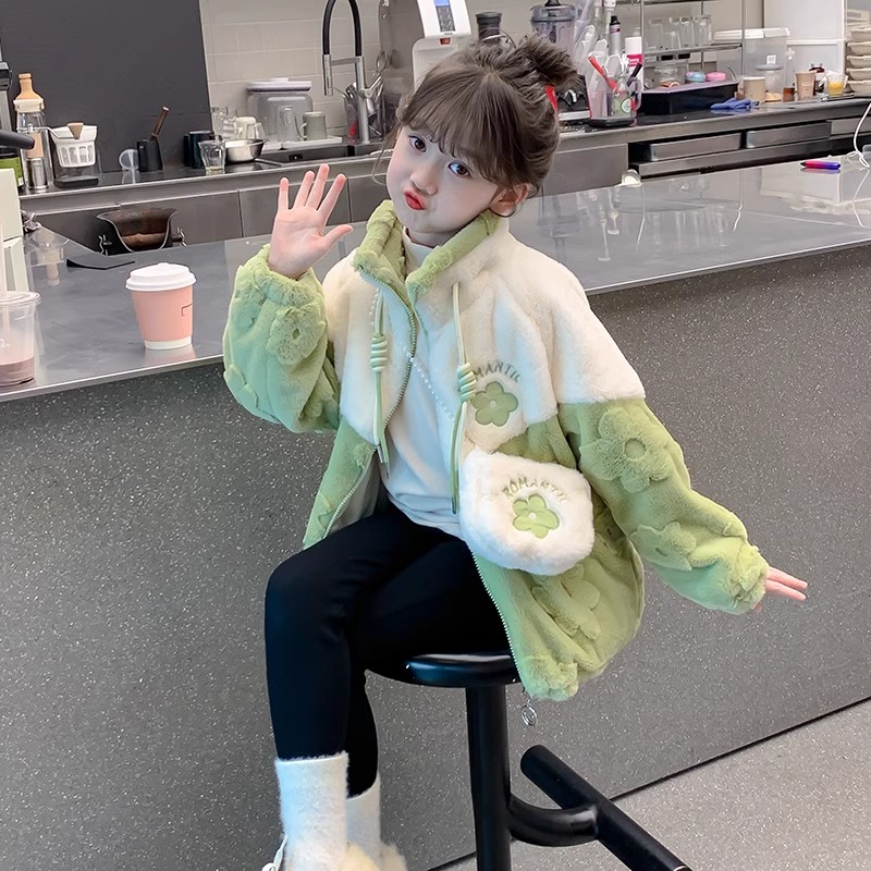 女童冬装外套2023新款洋派儿童冬季加厚小女孩羊羔毛绒夹棉上衣潮